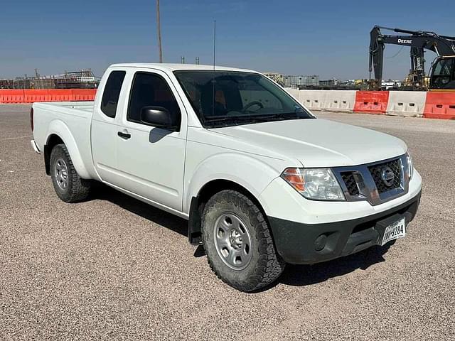 Image of Nissan Frontier equipment image 1