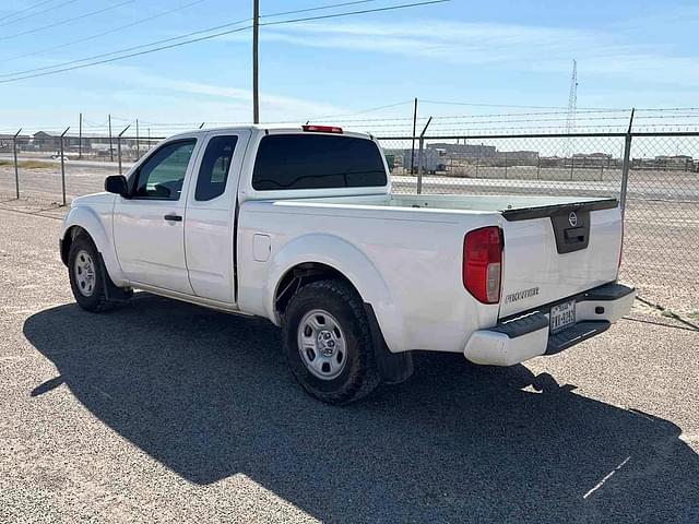 Image of Nissan Frontier equipment image 3