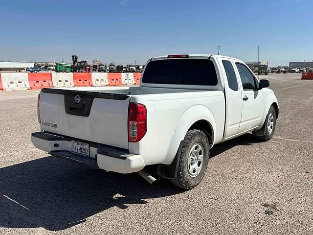 Image of Nissan Frontier equipment image 2