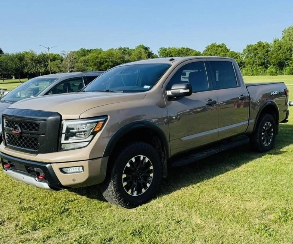 2021 Nissan Titan Equipment Image0