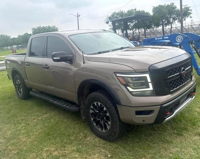 Image of Nissan Titan equipment image 3