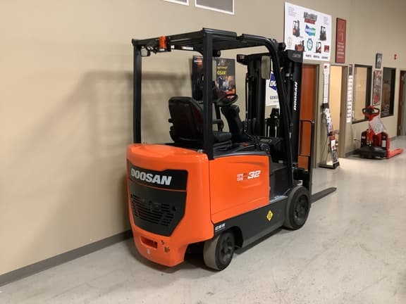 Image of Doosan BC32S-7 equipment image 2
