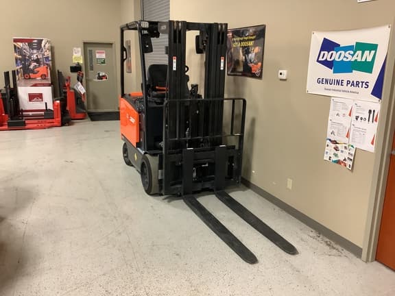 Image of Doosan BC32S-7 equipment image 4