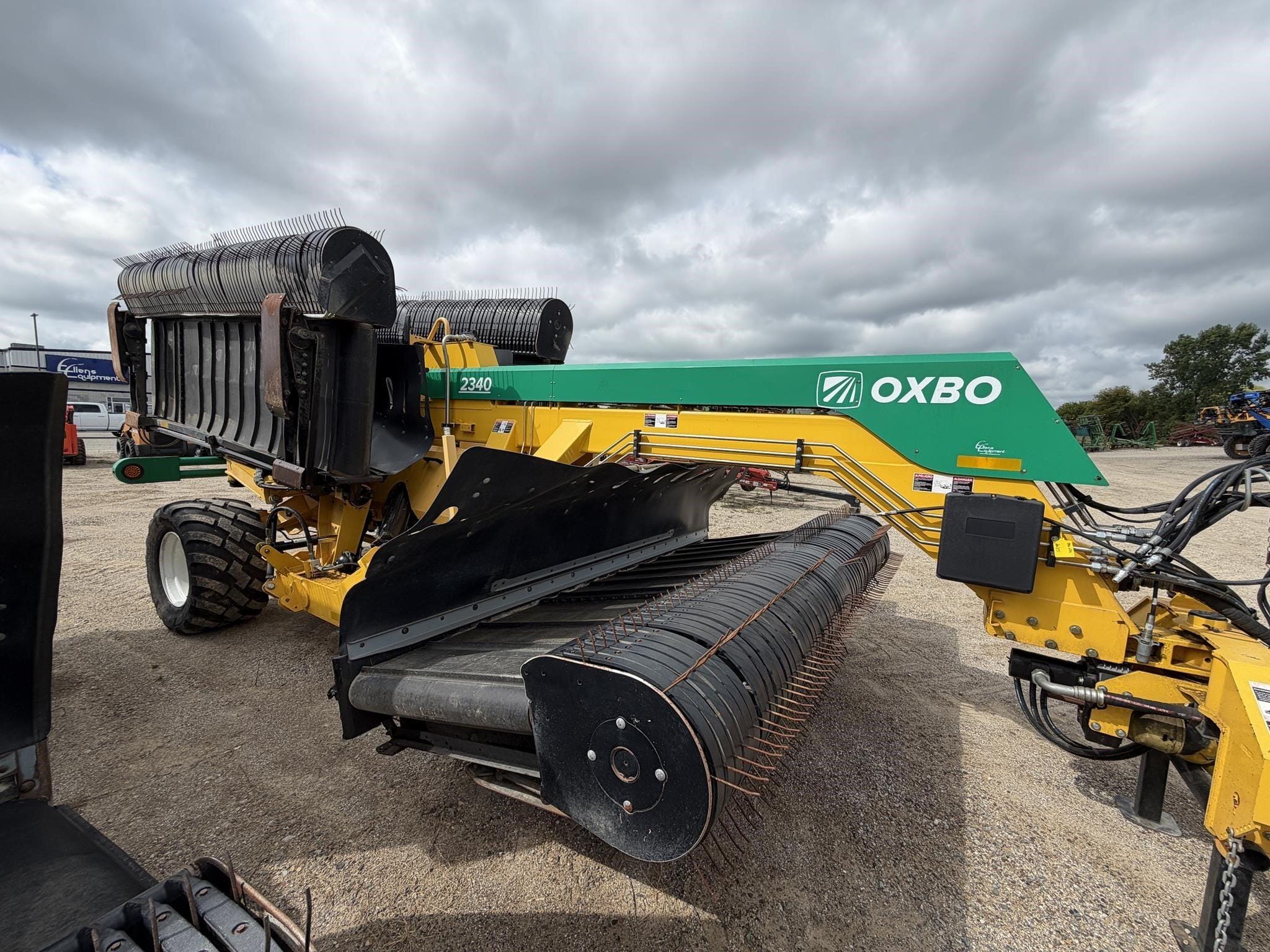 2021 Oxbo 2340 Equipment Image0