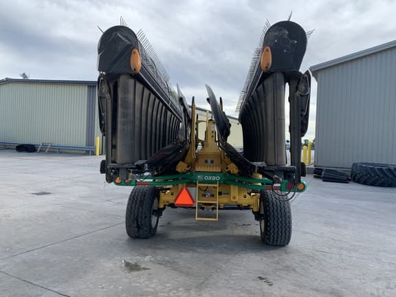 Image of Oxbo 2340 equipment image 3