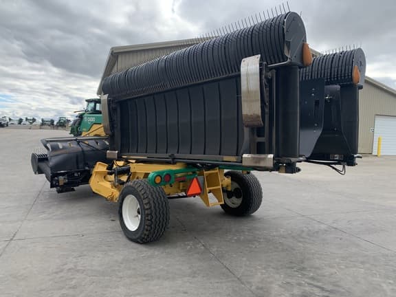 Image of Oxbo 2340 equipment image 4