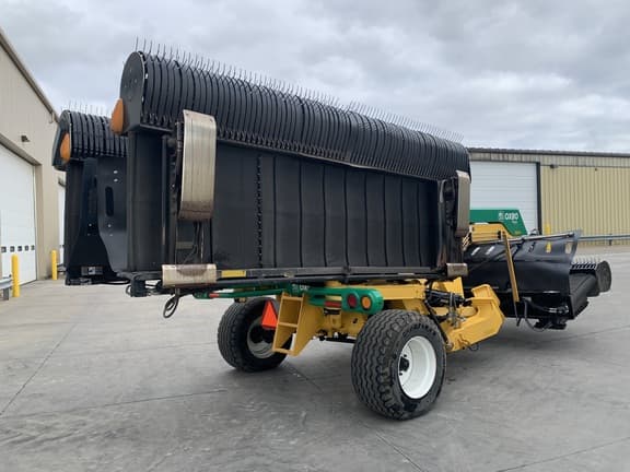 Image of Oxbo 2340 equipment image 2