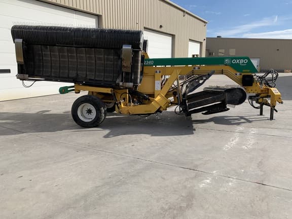 Image of Oxbo 2340 equipment image 1