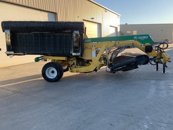 Image of Oxbo 2340 equipment image 1