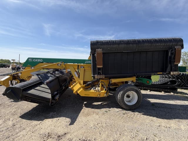 Image of Oxbo 2340 equipment image 1