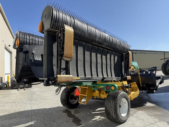 Image of Oxbo 2340 equipment image 2