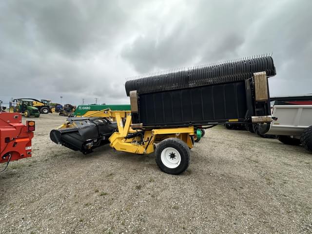 Image of Oxbo 2340 equipment image 4