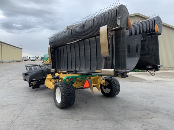 Image of Oxbo 2340 equipment image 4