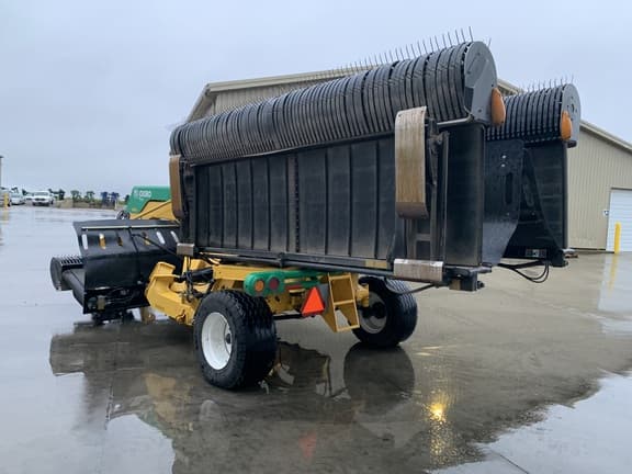 Image of Oxbo 2340 equipment image 4