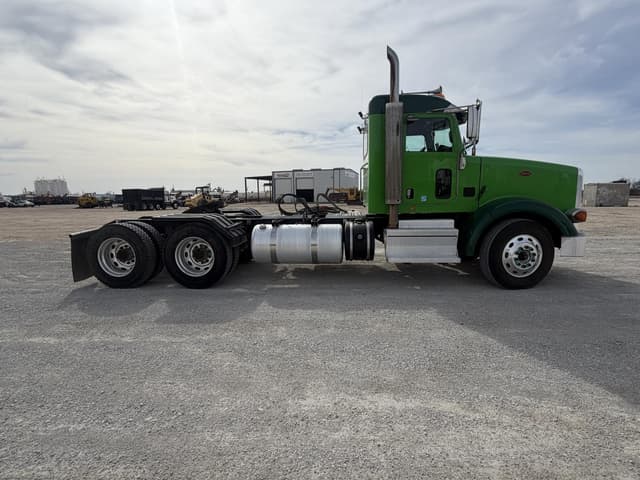 Image of Peterbilt 367 equipment image 3