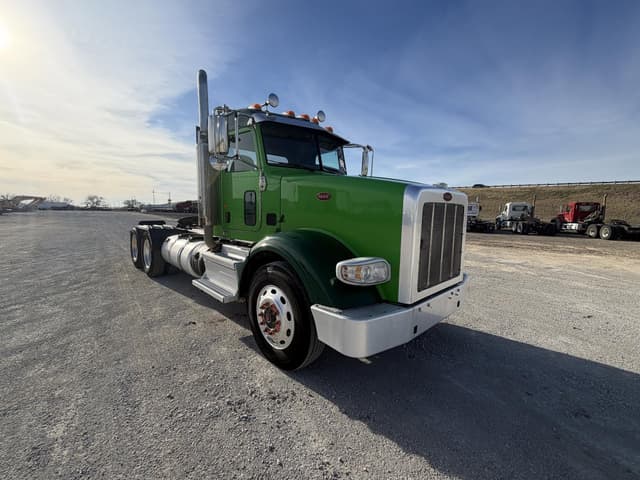 Image of Peterbilt 367 equipment image 3