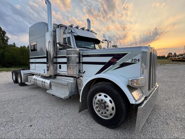 Image of Peterbilt 389 equipment image 2