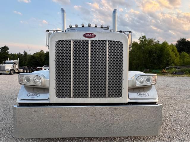 Image of Peterbilt 389 equipment image 1