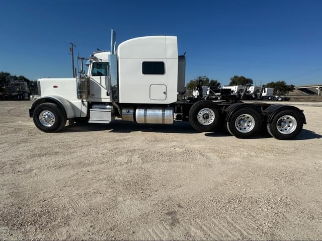 Image of Peterbilt 389 equipment image 1