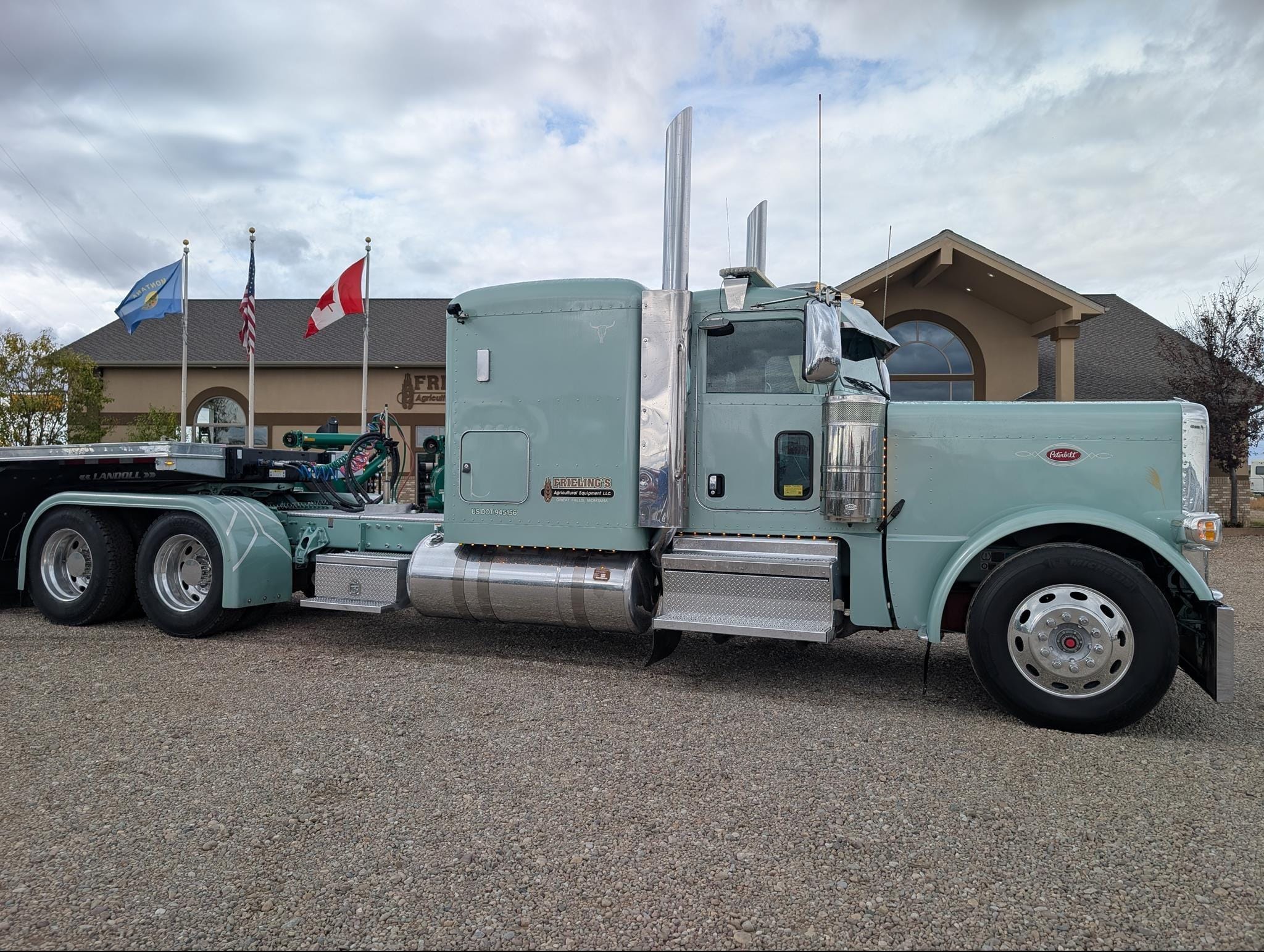 2021 Peterbilt 389 Equipment Image0