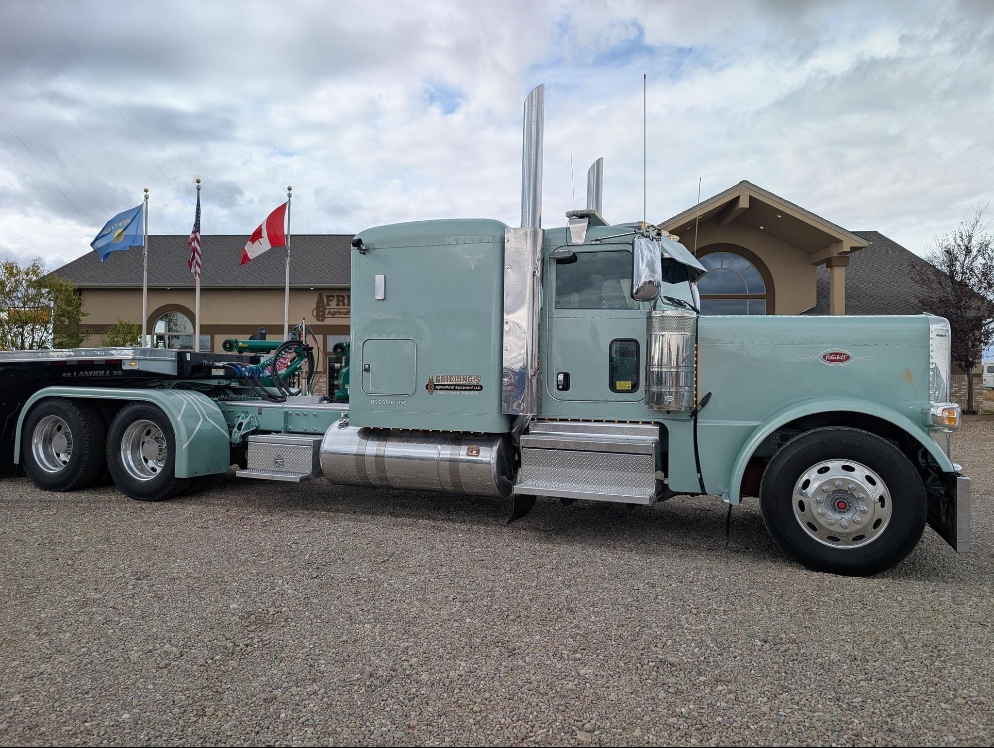 2021 Peterbilt 389 Equipment Image0