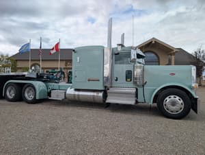 2021 Peterbilt 389 Image