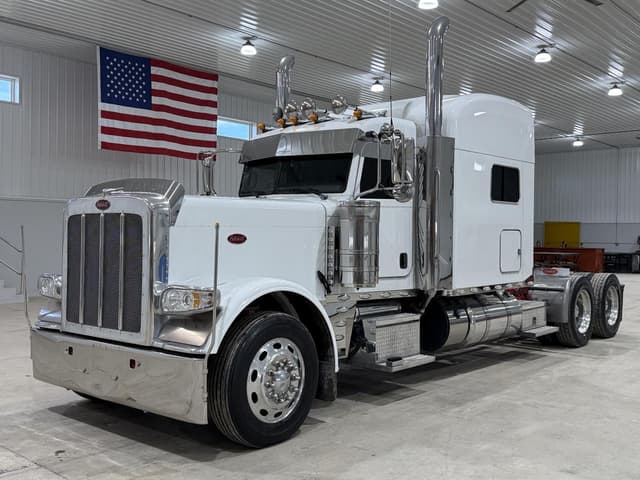 Image of Peterbilt 389 equipment image 1