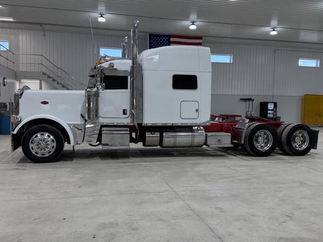 Image of Peterbilt 389 equipment image 4