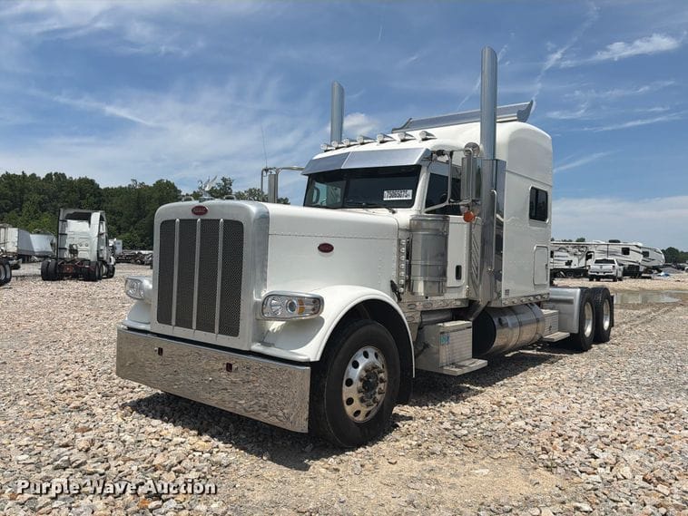 2021 Peterbilt 389 Equipment Image0
