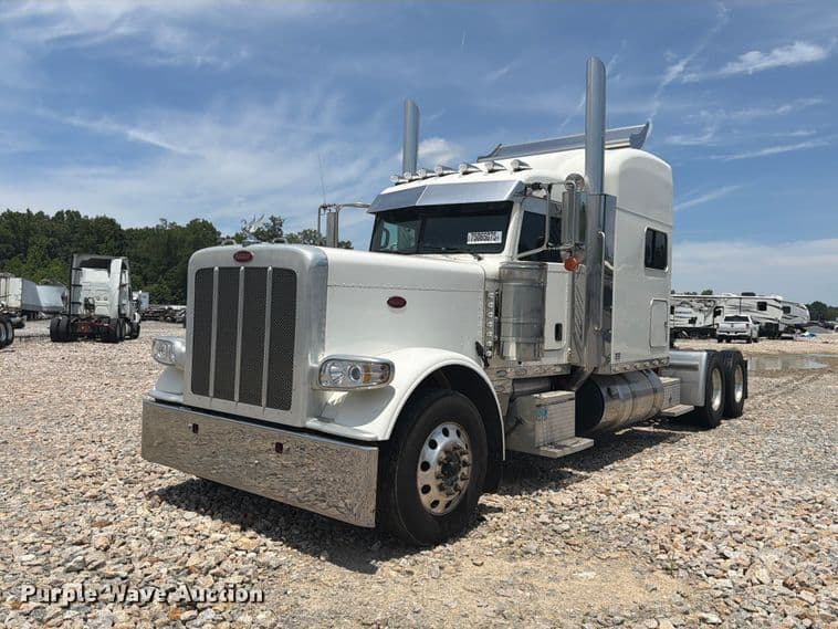 Image of Peterbilt 389 Primary image
