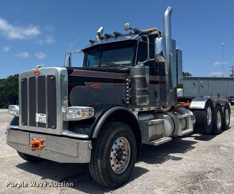 Image of Peterbilt 389 Primary image