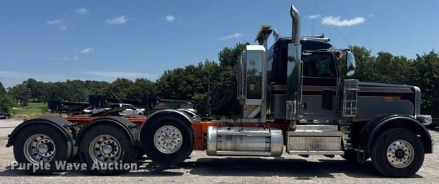 Image of Peterbilt 389 equipment image 3