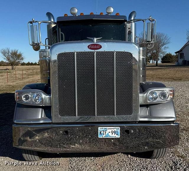 Image of Peterbilt 389 equipment image 1