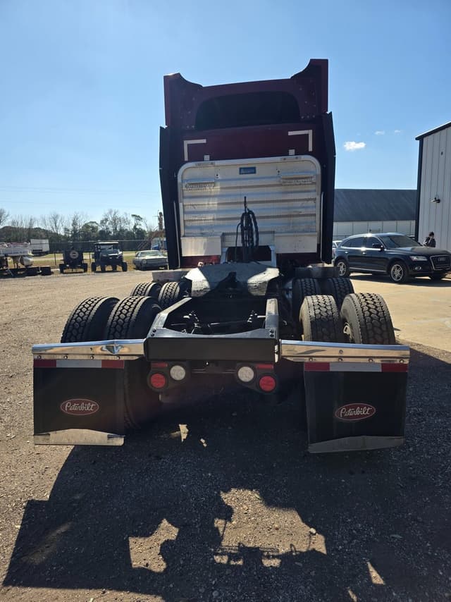Image of Peterbilt 567 equipment image 4