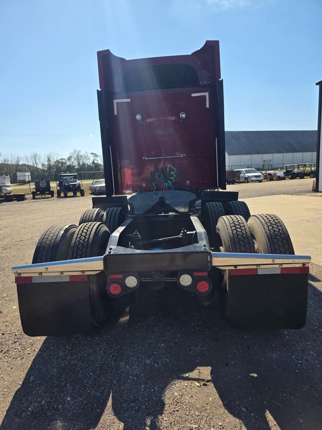 Image of Peterbilt 567 equipment image 4