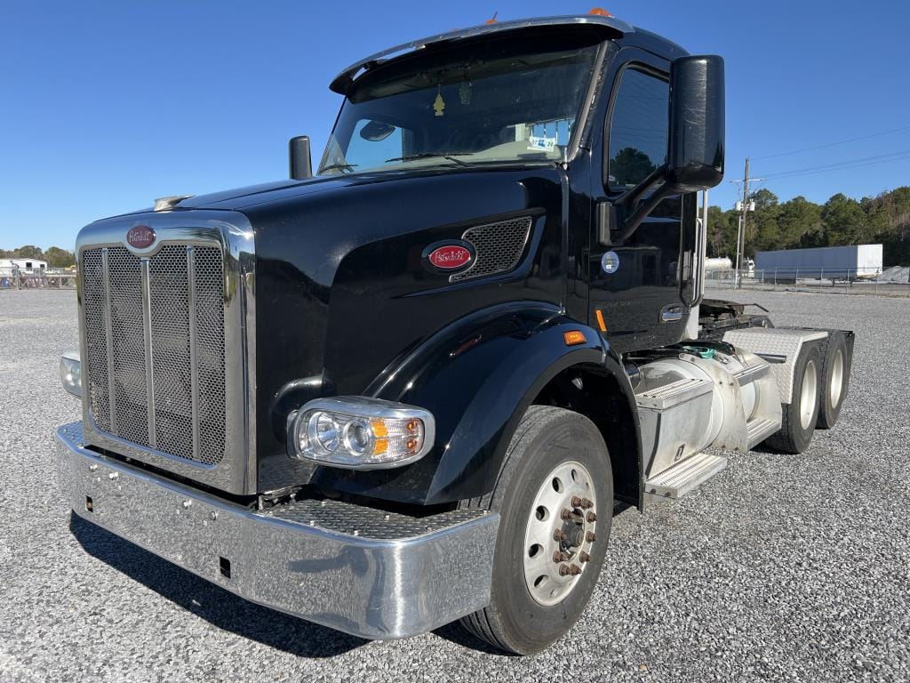 Main image Peterbilt 567