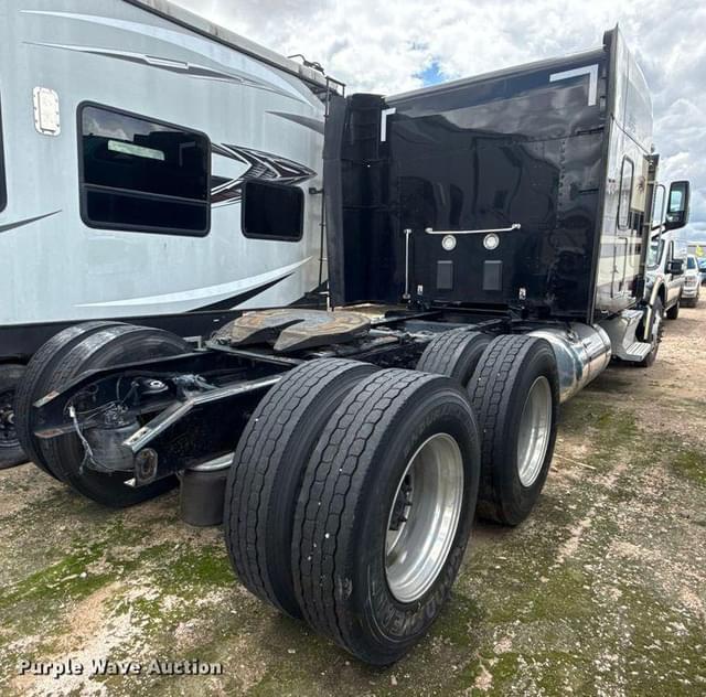 Image of Peterbilt 567 equipment image 4