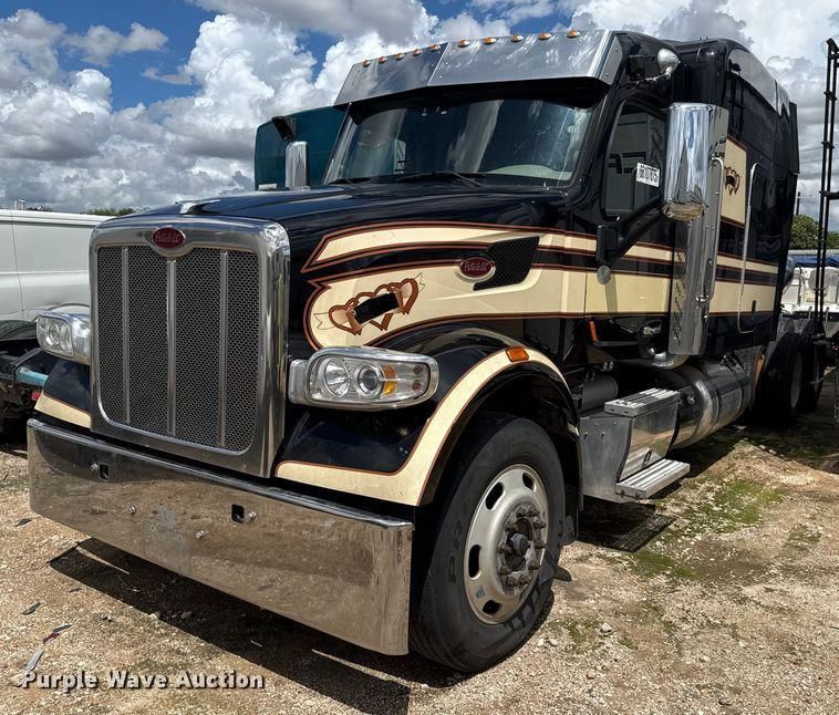 2021 Peterbilt 567 Equipment Image0