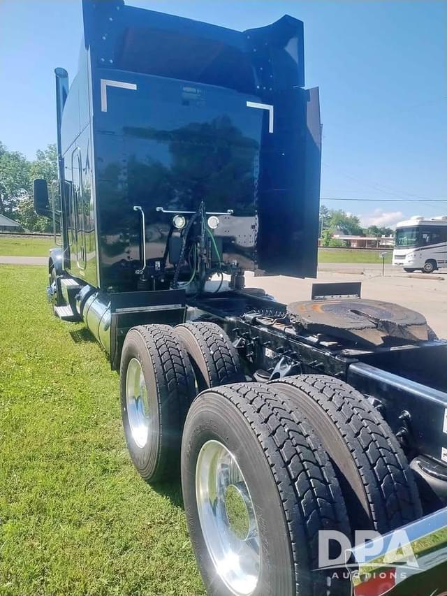 Image of Peterbilt 567 equipment image 3