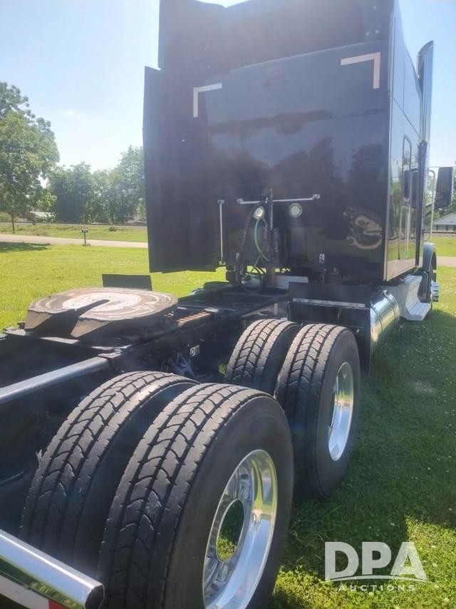 Image of Peterbilt 567 equipment image 4