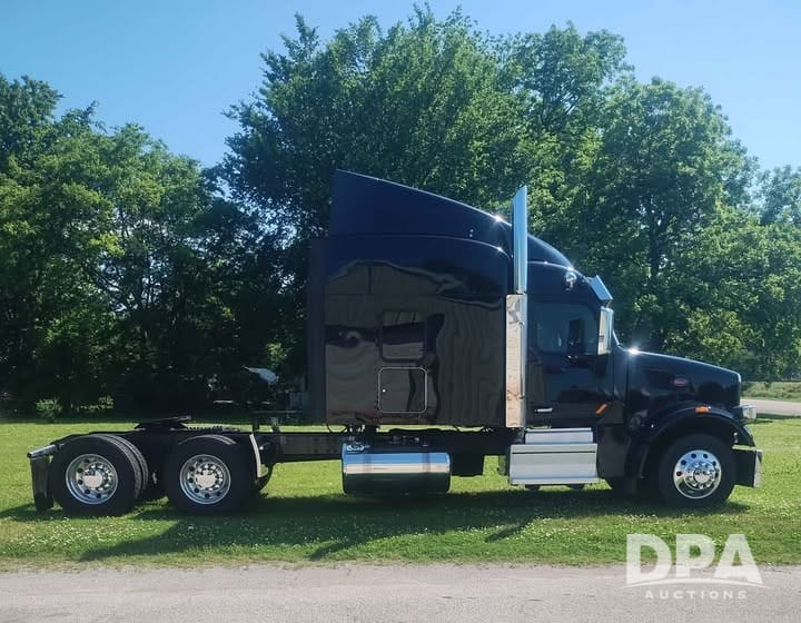 Main image Peterbilt 567