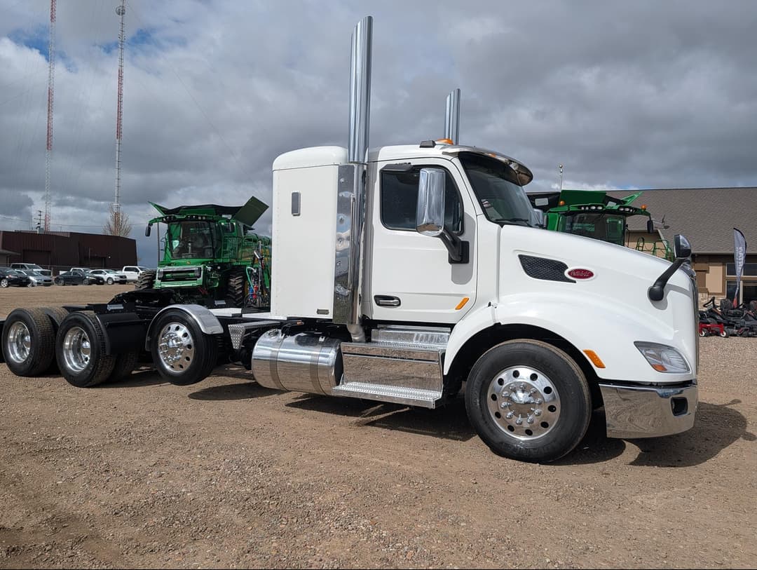 Image of Peterbilt 579 Primary image