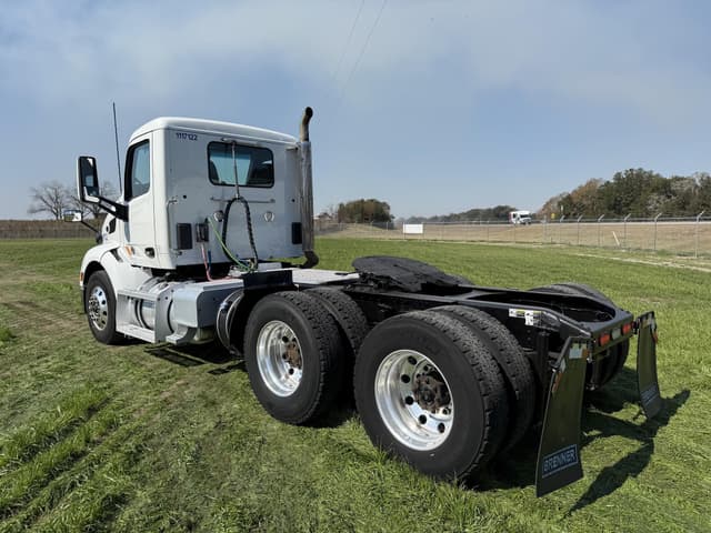 Image of Peterbilt 579 equipment image 2
