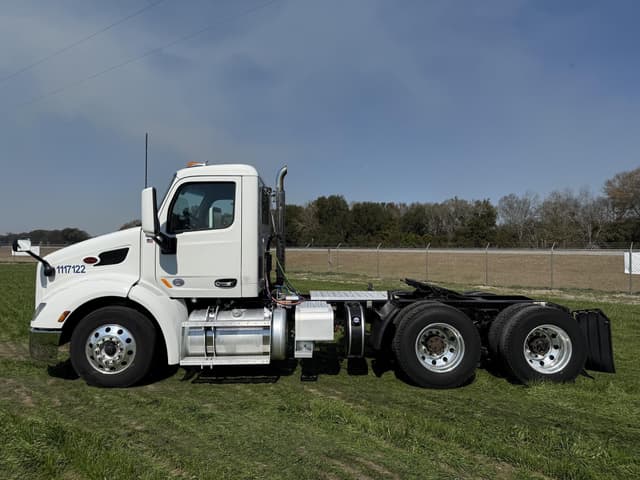 Image of Peterbilt 579 equipment image 1