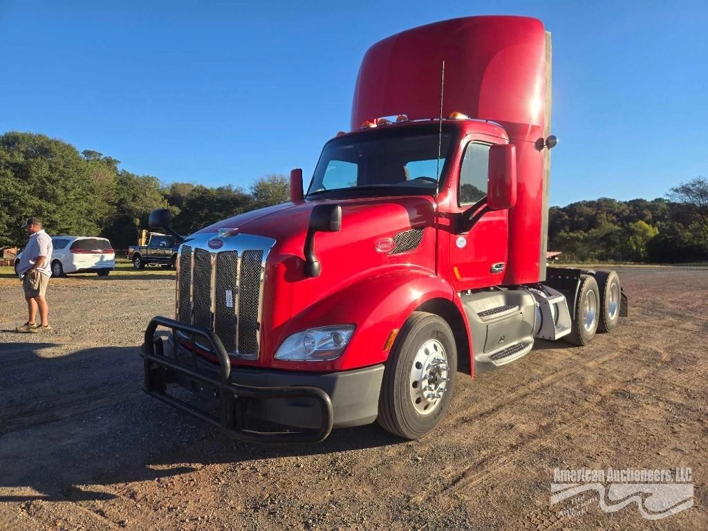 2021 Peterbilt 579 Equipment Image0