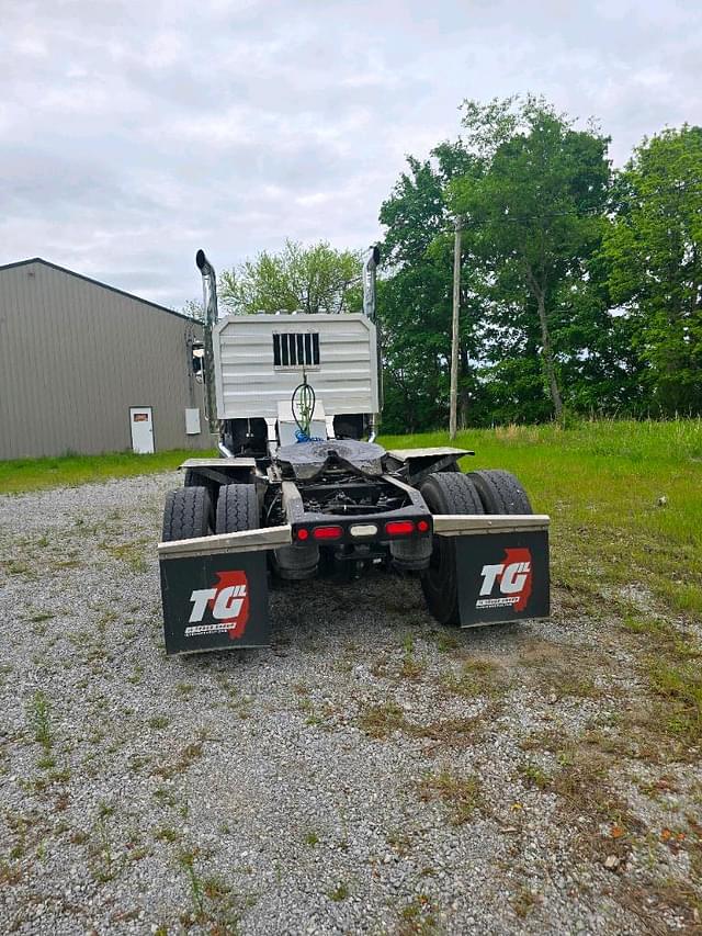Image of Peterbilt Undetermined equipment image 4