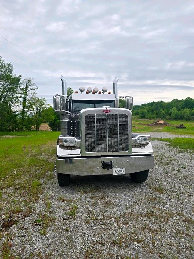 Image of Peterbilt Undetermined equipment image 3