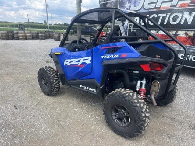 Image of Polaris RZR Trail S 1000 equipment image 1