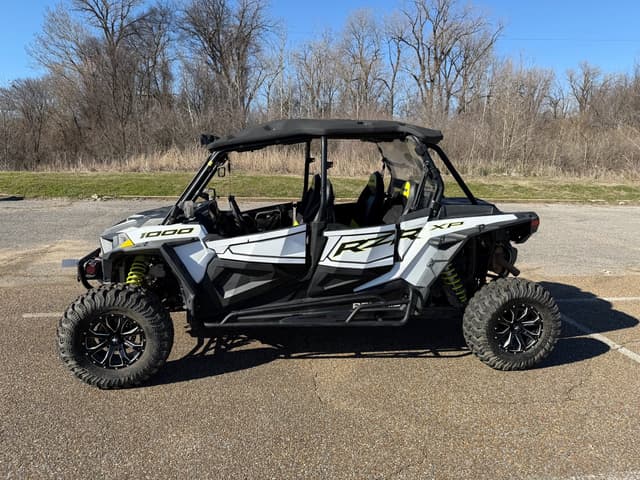 Image of Polaris RZR XP 1000 equipment image 1