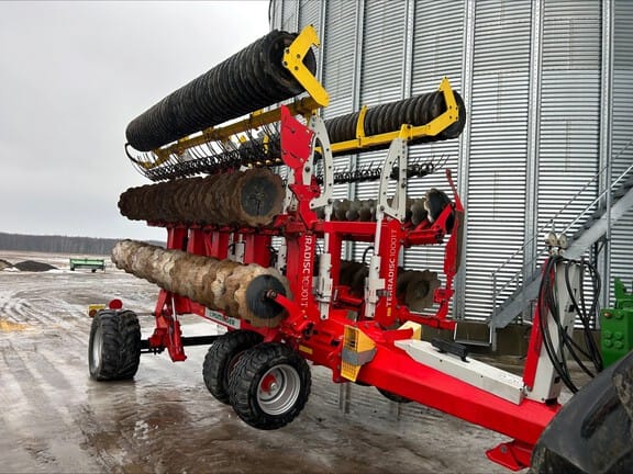 2021 Pottinger Terradisc 10001T Equipment Image0